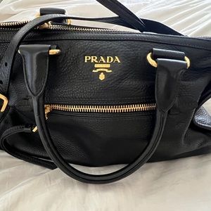 UPDATE: SOLD 🔴PRADA Black Leather Zip Convertible Satchel Top Handle handbag